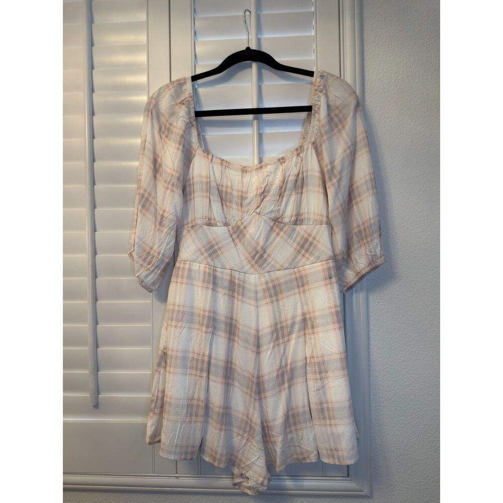 Francesca's Mi Ami Plaid 3/4 Sleeve Pleated Shorts Romper Size M Pink Gray